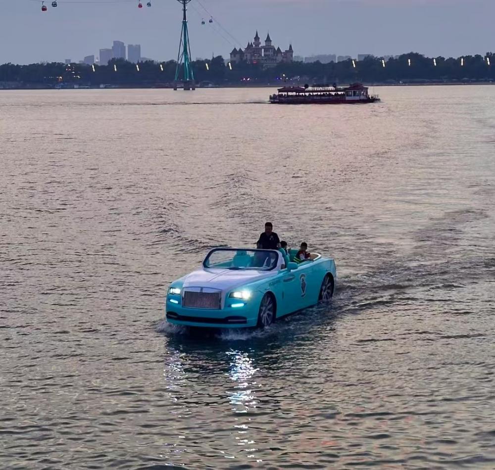 Fuel Type Jet Ski Boat for Water Sports